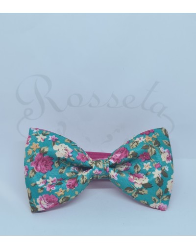 Conjunto pajarita y tirantes negro con flores azules y tostadas